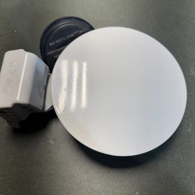 Hyundai Accent 2016 sedán puerta combustible tapa gasolina cristal pintura blanca PGU Foto 1 de 4