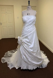 Ian Stuart Wedding Dress - Picture 1 of 12