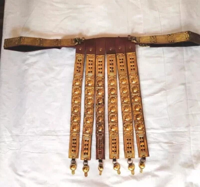 Nuevo Delantal de Cuero Romano Cinturón Accesorios de Latón-Usable Disfraz Armadura cinco Colgantes Foto 1 de 4