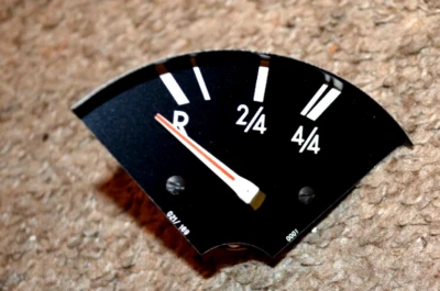 MERCEDES BENZ W108 FUEL GAS GUAGE CLUSTER FROM A 280 SE OEM Foto 1 de 4