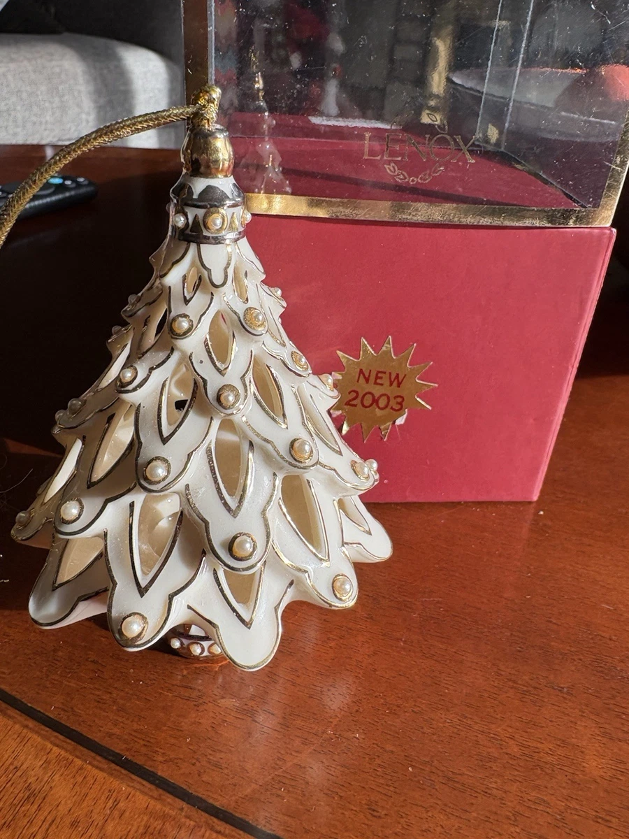 Snoopy Ornament 2025 LENOX Adorno Ewok, 0.31, Marrón Annual Snowflake  Ornaments, image size:900x1200