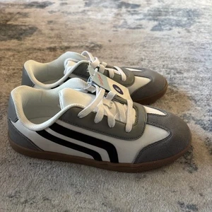 Cat and Jack Boys Size 6 Youth Boston Retro Court Sneakers White Gray NEW - Picture 1 of 6