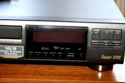 S-VHS VideoRecorder JVC 625 Teildefekt, Kassette klappt aber BildKopf legt nicht - Bild 1 von 4