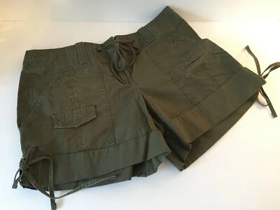 Pantalones Cortos Carga Ann Taylor LOFT Verde Oliva Oscuro Talla 0 Foto 1 de 4