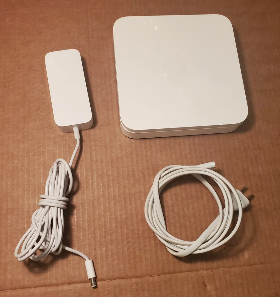 Apple AirPort Extreme 5-Port Gigabit Wireless N Router A1408 - Image 1 of 4