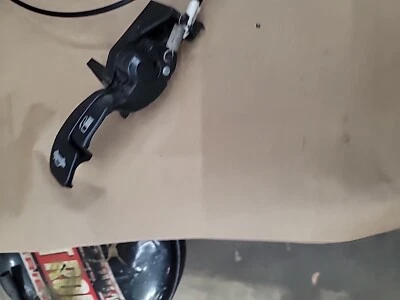 Toyota Corolla 2007 maletero trasero y puerta de gasolina palanca y cables OEM (bin 301) Foto 1 de 4