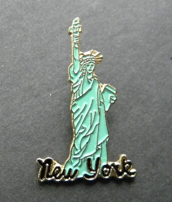 USA STATUE OF LIBERTY NEW YORK CUT OUT LAPEL PIN BADGE 3/4 INCH - Image 1 of 2