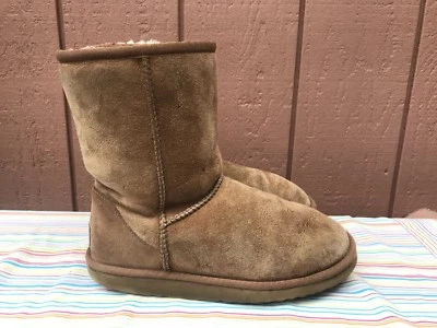 Womens UGG AUSTRALIA 5825 CLASSIC Short Suede Winter BOOTS 7 BROWN CHESTNUT - Image 1 of 4