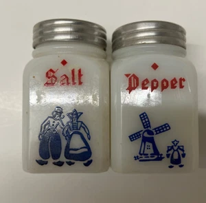 Vintage Hazel Atlas Milk Glass Salt and Pepper Shakers Farmers Design - Picture 1 of 6
