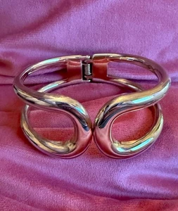 Schwerer klassischer Vintage Messing Ton Klapp Armreif Armband Größe 7 - Bild 1 von 5