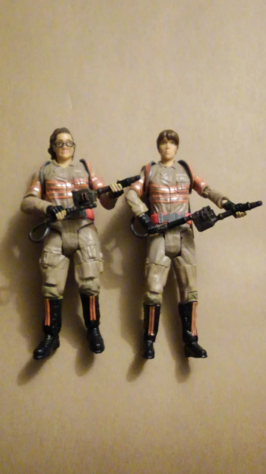 Lote de 2 bonecos colecionáveis 2016 Ghostbusters: Abby Yates & Erin Gilbert 6" - Imagem 1 de 4