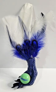 Blau bemalter Hühnerfuß hält Marmor mit Federn einzigartige Wohndeko - Bild 1 von 4
