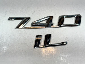 Tapa de cubierta trasera original BMW 95-2001 740iL serie 7 E38 740iL plástico OEM 1 emblema - Imagen 1 de 21