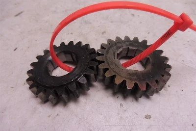 Honda CL175 1973 Scrambler HM637B. Engranajes de accionamiento primario del motor Foto 1 de 3