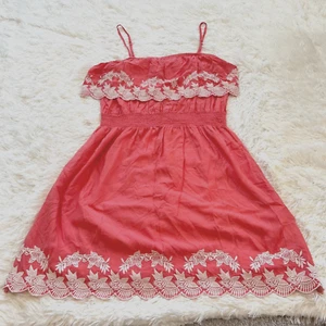 Chelsea Violett Kleid Medium Rosa Blumen Bestickt Beachy Boho Romantisch 14094x - Bild 1 von 9