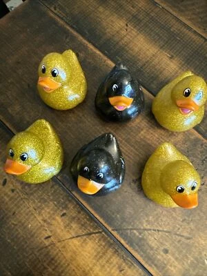 LOTE de 6 patos de goma brillantes oro negro para cruceros jeeps Foto 1 de 4