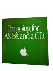 Vintage Apple Store Macintosh - I'm Going For A's, B's and a CD Green Pin - Picture 1 of 3