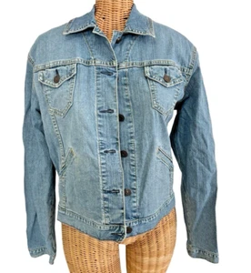 Women's Levis Signature Trucker Jacket Medium Wash Size Medium 8-10 - Picture 1 of 5