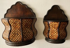 ZWEI Faux gebrannter Bambus RATTAN WANDTASCHEN hängende FLÄCHEN Pflanzgefäße 2 Deko - Bild 1 von 3