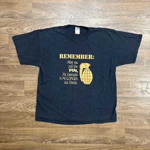 Y2K / Vintage 2005 Mr. Grenade Umorismo Militare Maglietta Divertente Aardvark Tees Nero XL - Foto 1 di 10