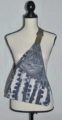 Usado en Excelente Condición Paquete Maruca Gogo Bandolera Hecho a Mano Tapiz Tela Mochila Azul Foto 1 de 4