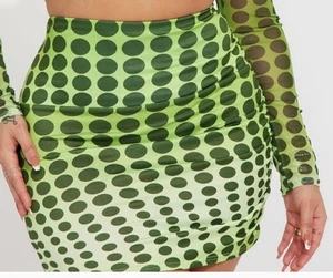 Fashion Nova Minirock grün Tupfenmuster Gr. M gerafft - Bild 1 von 5