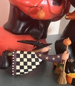 WilliRaye Studio Fliegende Hexe mit Kürbis Halloween Trick or Treat - Bild 1 von 6