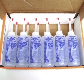 FUNDA DE ACEITE DE MÁQUINA DE COSER CON CAÑO ZOOM 12 / 4 oz. ENGRASADOR Foto 1 de 1