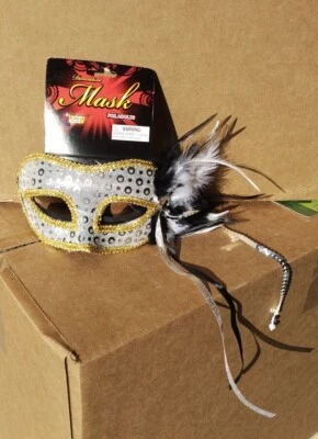 Máscara de Halloween plumas de lentejuelas de oro blanco Foto 1 de 3