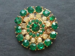 VINTAGE COSTUME BROOCH EMERALD & DIAMOND GOLD TONE SETTING PERFECT CONDITION - Picture 1 of 8