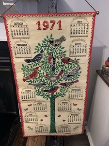 Vintage 1971 Filz Kalender Banner Pailletten Perlen Vögel Baumkäfer Handarbeit - Bild 1 von 6