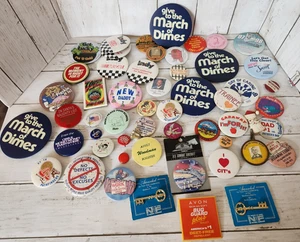 SET Vintage Pinbacks Pins March Dimes Promo Indy AVON Schuh Karneval Biest LESEN - Bild 1 von 12