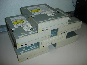 SCSI CD Drive For Sale - Various Brands - Tested & Guaranteed - 50 Pin - Afbeelding 1 van 7