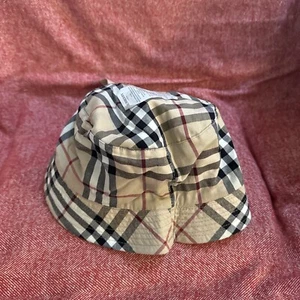 Burberry Reversible Bucket Hat Solid/Plaid SIZE M NWT - Picture 1 of 6