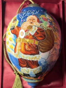 Ornement de Noël en verre d'art Ne'Qwa WOODLAND SANTA 7000558 artiste Dona Gelsinger - Photo 1/13