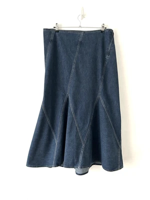 Falda vaquera para mujer Per Una 100 % algodón diagonal cremallera acampanada midi - 18r Foto 1 de 4