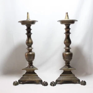 Antica coppia di Candelieri in Bronzo con base tripode risalente al XVII Secolo. - Imagen 1 de 24