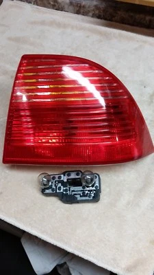 Luz de freno trasera pasajero derecho SAAB 9-5 2006 2007 2008 2009 OEM 12755796 Foto 1 de 3