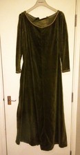 Ladies Green Velvet Medieval Dress With Matching Tippets & Purse - Size S