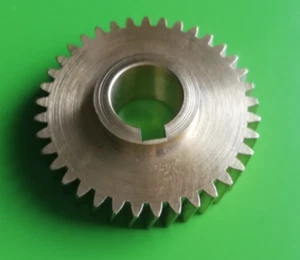BF-20 Ingranaggio 37 Denti Per Fresatrici Optimum BF20 In Ottone - Foto 1 di 2