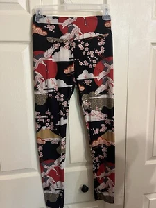 LuLaRoe Leggins size small Japanese art 24 Inch Waist, 23 Inch Inseam  - Picture 1 of 4