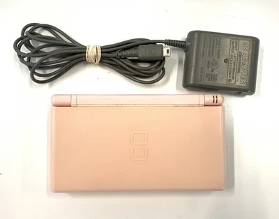 Consola Nintendo DS Lite - Rosa Coral con Fuente de Alimentación (Sin Stylus) Foto 1 de 4