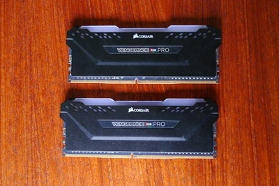 Corsair VENGEANCE RGB 16 GB (2 x 8 GB) DDR4 DRAM 3.200 MHz Arbeitsspeicher - Bild 1 von 4