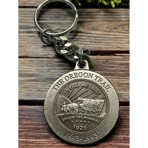 Vintage Oregon Trail Keychain Official Medallion Travel Souvenir Half Dollar - Picture 1 of 6