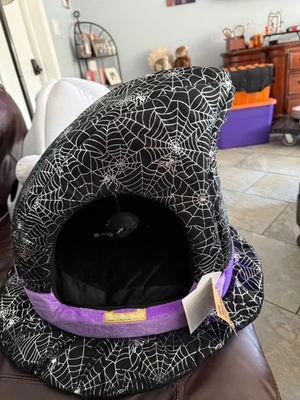 New Witch’s Hat  Cat Dog Pet Halloween Cave Bed Very Cute - Image 1 of 4