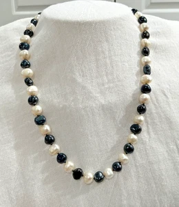 Beautiful white and black dyed freshwater pearls knotted - Picture 1 of 4