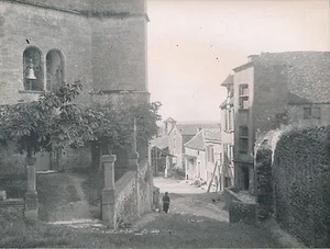 GÉVAUDAN c. 1950 - Rue du Village Cloche de l'Église La Lozère - DIV 5165 - Imagen 1 de 2