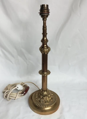 Ancienne petite lampe en bronze de style Louis XV / Rocaille en état de marche - Photo 1/4