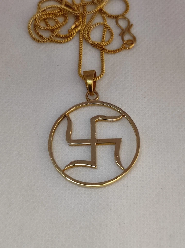 Handmade Solid Yellow Brass Religious Lucky Swastik Symbol Pendant With Chain - Imagem 1 de 1