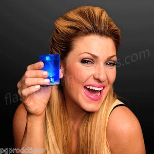 1 VIDRIO DE CHUPITO AZUL RESPLANDOR Taza de licor de plástico Iluminar Fiesta Rave Brillo Palo NUEVO - Imagen 1 de 1